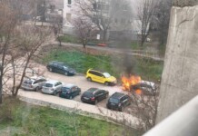 Кола избухна в пламъци в София, пожарникари реагираха светкавично Кола избухна в пламъци в София