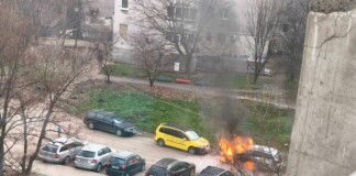 Кола избухна в пламъци в София