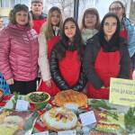 Коледната трапеза на гимназията