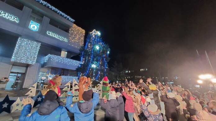 Коледните светлини в Свищов