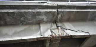 Компрометиран мост в Асеновград