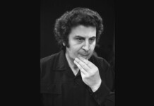 Исидорос Кардеринис посвещава песен на „бащата“ на сиртакито Микис Теодоракис Микис Теодоракис