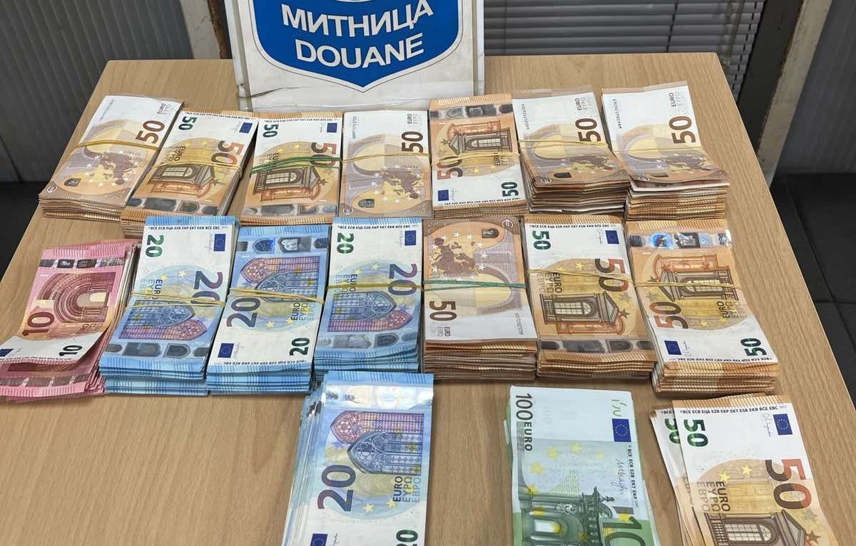 Недекларирани 60 000 евро откриха на Митнически пункт Капитан Андреево