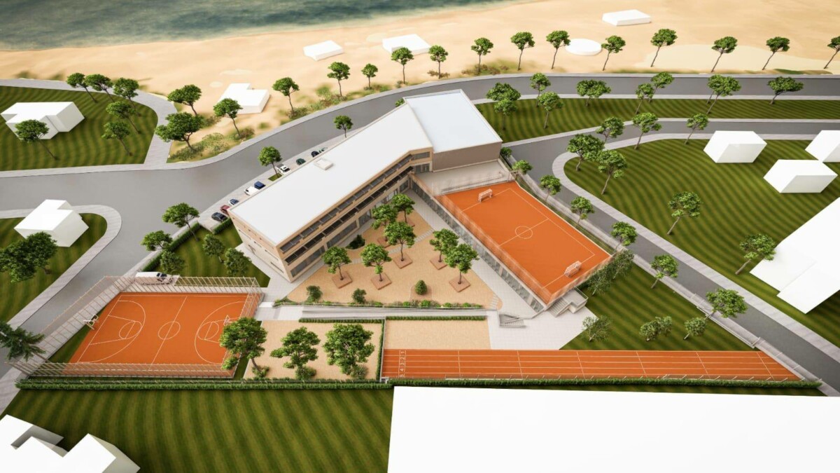 Училище на първа линия до морето с басейн – това