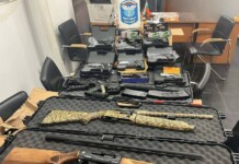 Шофьор изостави камион, вътре намериха оръжие