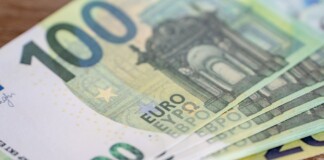 Пари, Евро банкноти, заплата