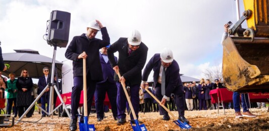 Първата копка