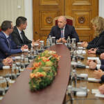 Радев: Работната атмосфера в парламента се влошава с всеки ден Президентът Румен Радев и представители на ПП "МЕЧ"