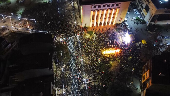 Около 4000 души протестират в Бургас (ВИДЕО + СНИМКИ) Протест в Бургас