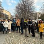 След свалянето на Мария Цънцарова от ефир: „Протестно пиене на кафе“ отново събра хора пред bTV Протест заради Мария Цънцарова