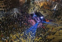 КРС: Няма заглушаване на мобилния сигнал около Ларгото в София Протестиращи в София