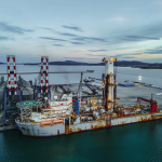 Сондажният кораб Noble Globetrotter I в пристанище Бургас