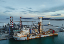 Сондажният кораб Noble Globetrotter I в пристанище Бургас