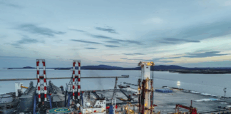 Сондажният кораб Noble Globetrotter I в пристанище Бургас