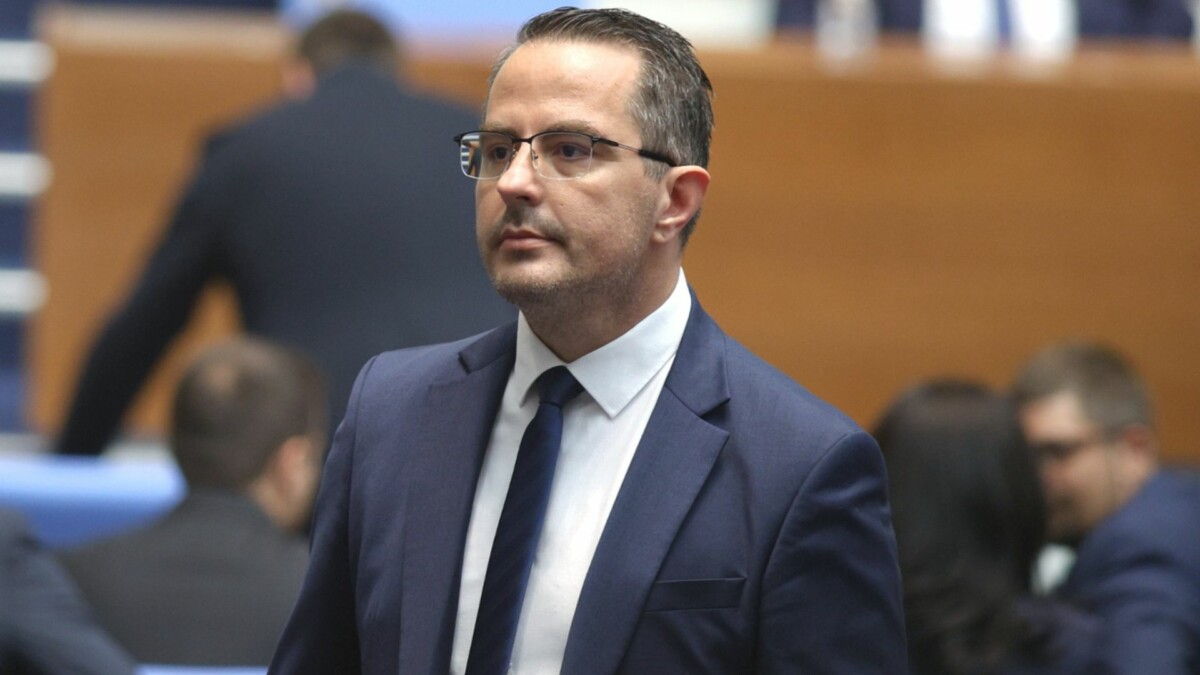 Позорно и обидно е да имаме правителство в което целият