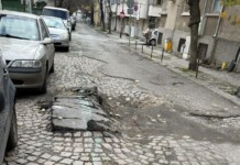 Плащаме, за да си чупим колите? Бургазлии са гневни заради уличната инфраструктура в Бургас Улица "Оборище"