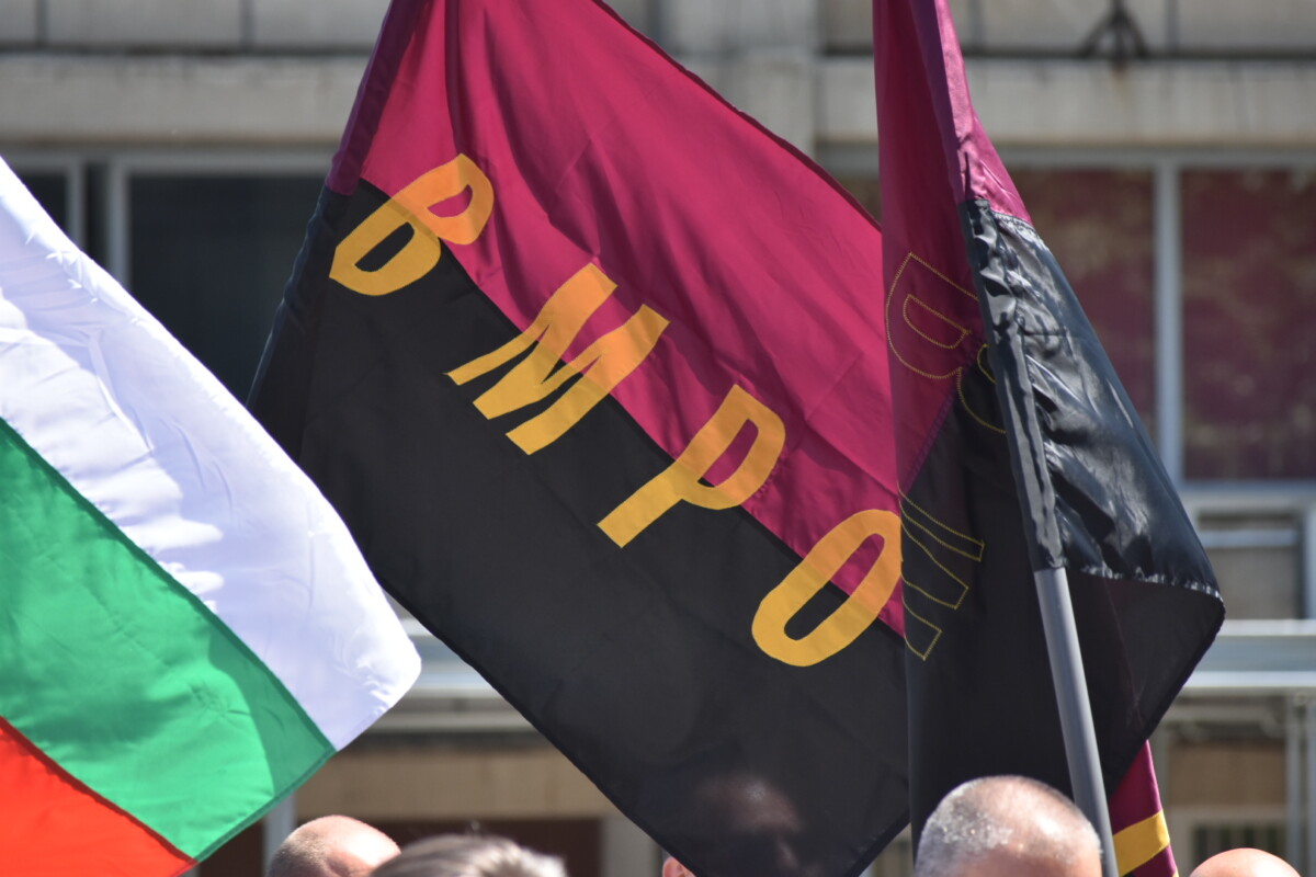 подкрепя протестите в София и страната с искане за оставка