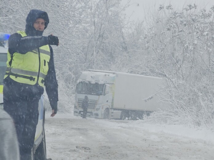 Закъсал тир край Лом