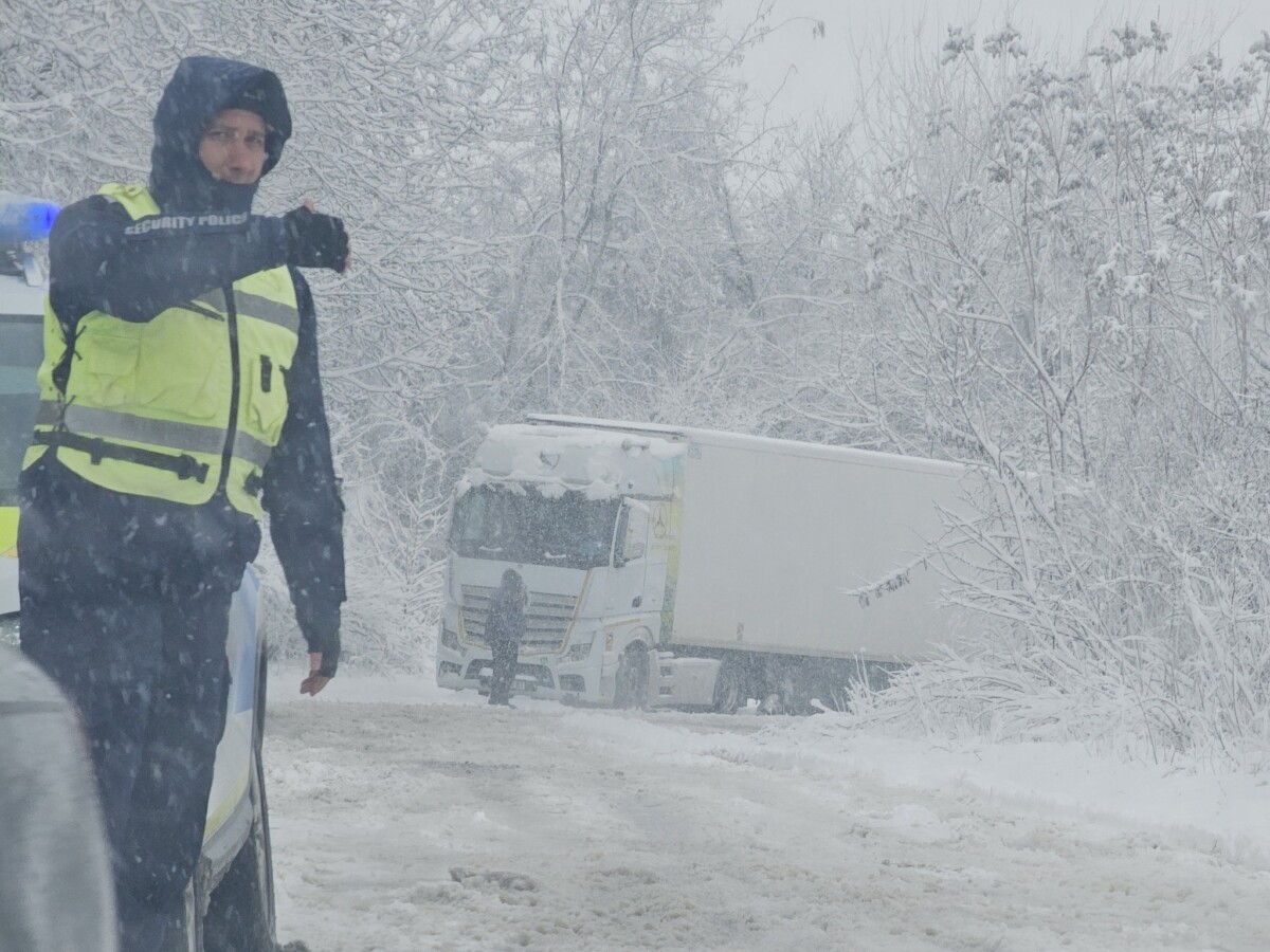 Призив към водачите
Властите и участници в движението призовават шофьорите да