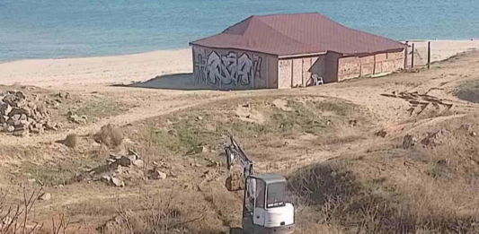 Багерът на плаж Хармани