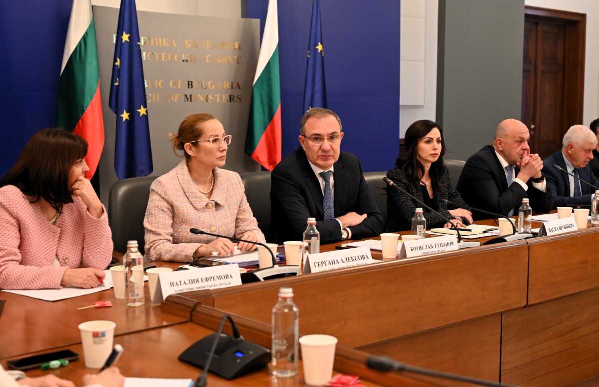 Темата за пенсионната система е много чувствителна за обществото и