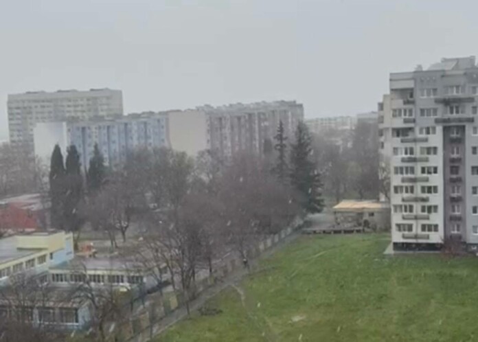 Нетипично за сезона: Ситна градушка заваля в Бургас през януари Градушка