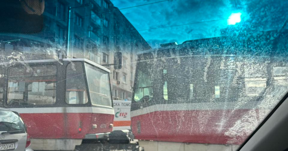 Трамвай е блъснал 11 годишно дете на кръстовището на улиците