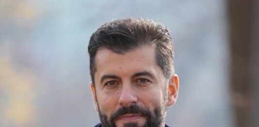 Кирил Петков