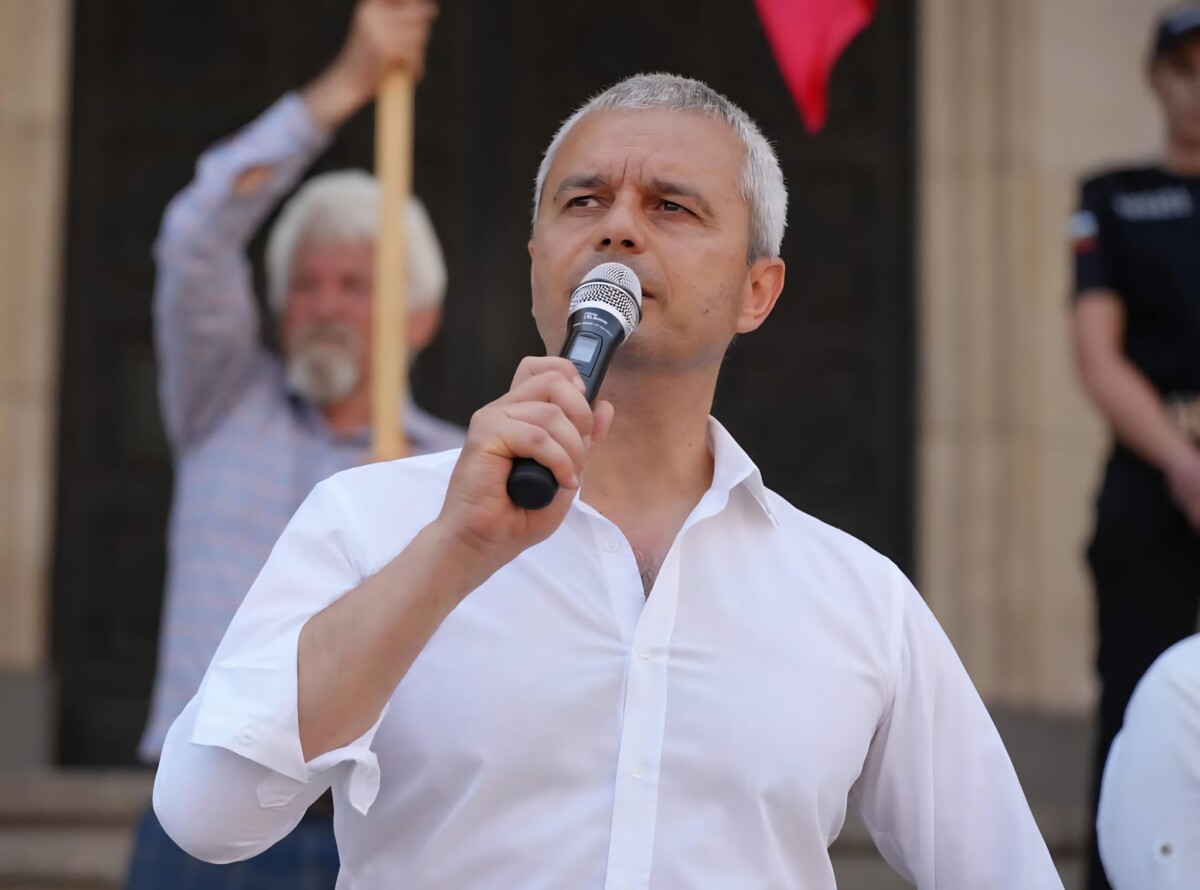 Радев реши да даде третия мандат на Ахмед Доган Не