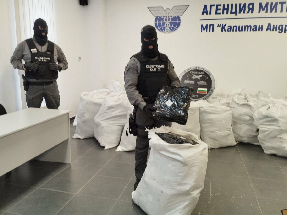 Днес по искане на съдът взе мярка за неотклонение задържане