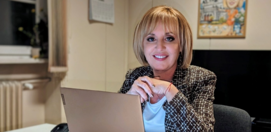 Мая Манолова