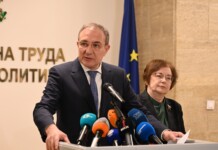 Над 40 млн. евро за общините: държавата наема безработни срещу бедствия Министър Борислав Гуцанов и Донка Михайлова