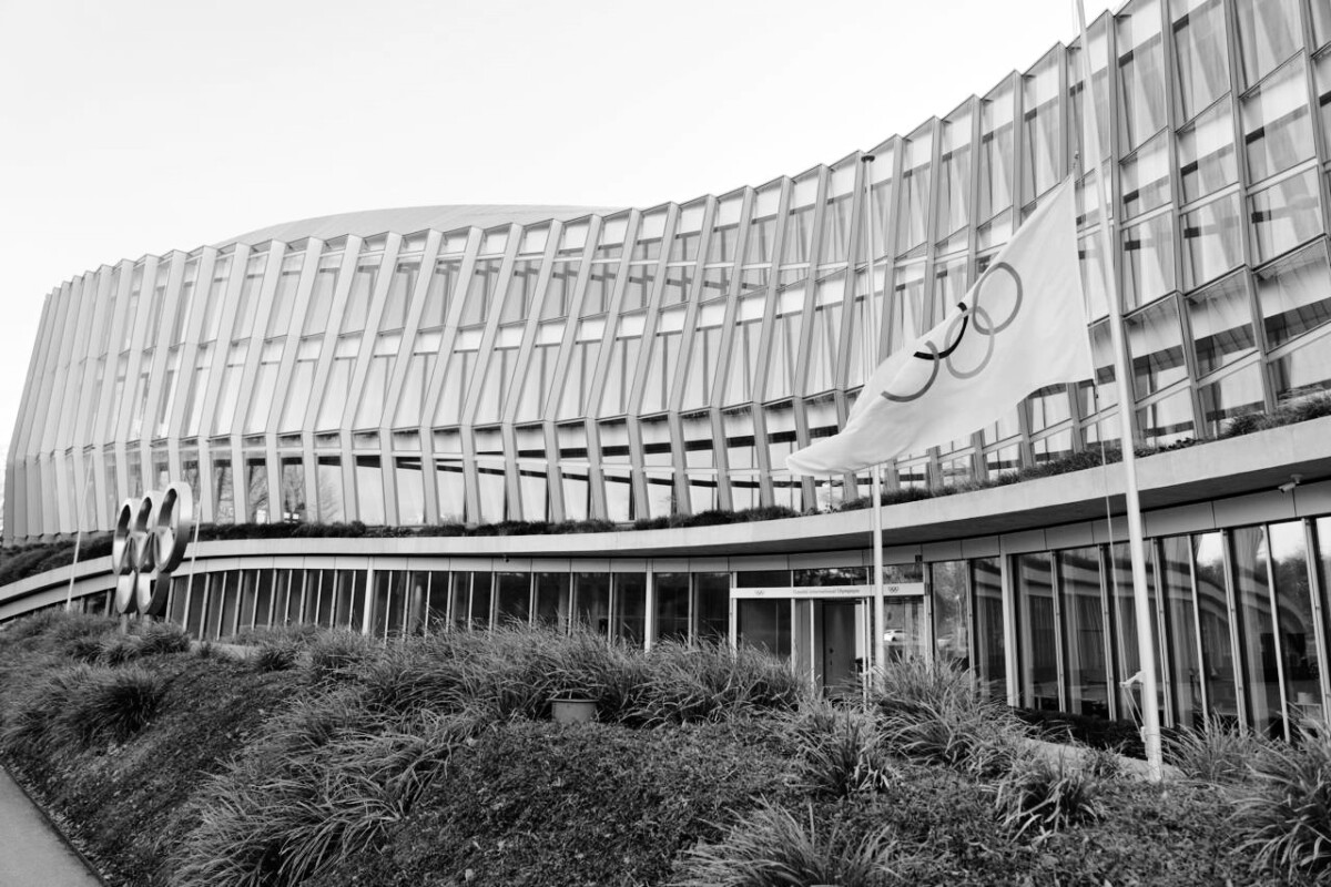 МОК спусна знамето си в знак на съпричастност към трагедията