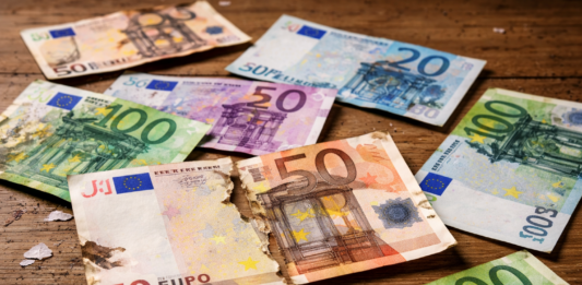 Надраскани и повредени евробанкноти