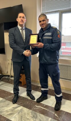 Награждаване. Снимка: ОДМВР-Бургас