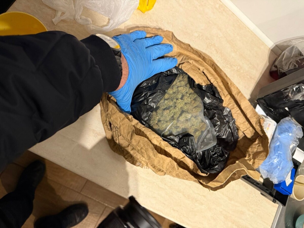 Наркотици са намерени в жилище на бургазлийка в к к