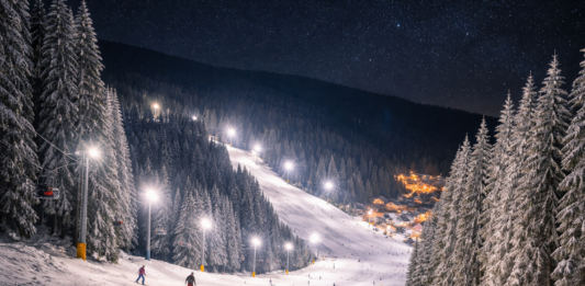 Нощно каране на ски писти