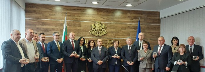 Отличените общини