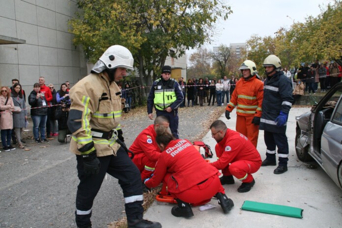 Парамедици в Пожарната