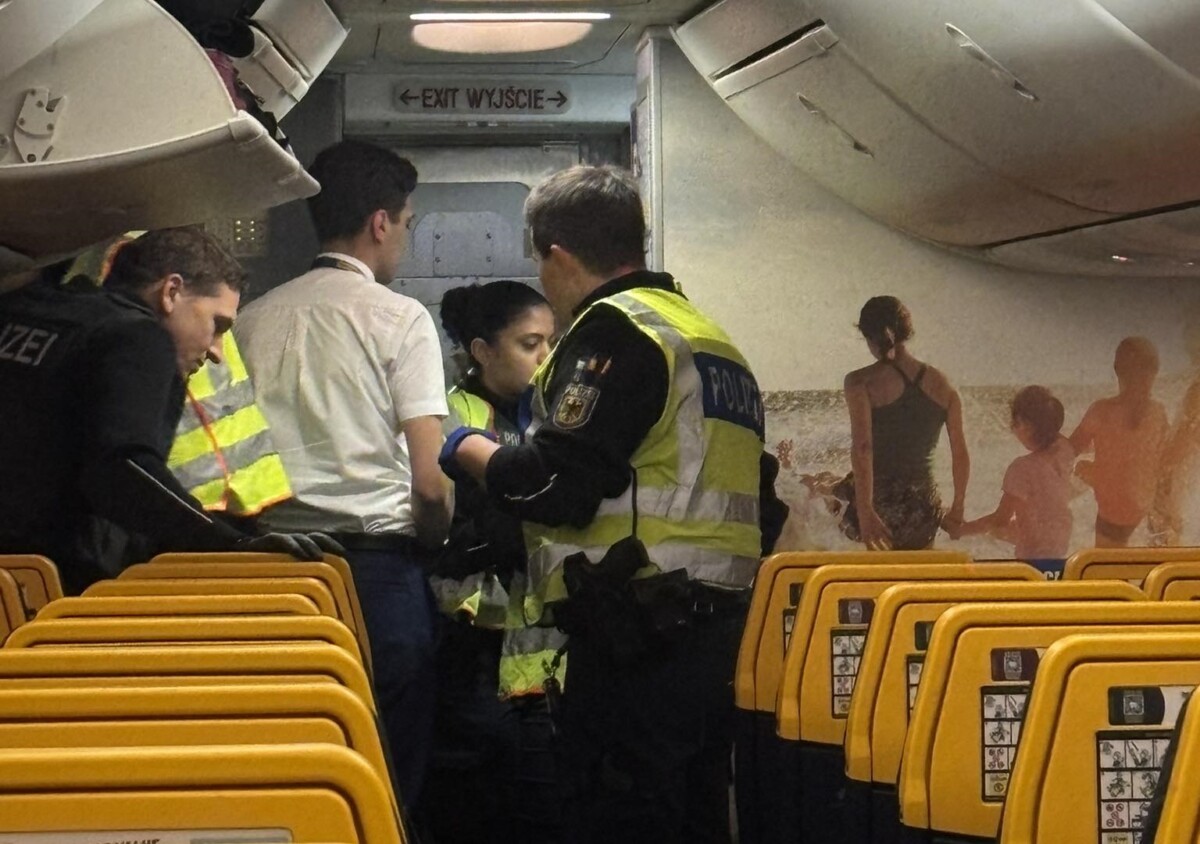 В публикацията си Петрийски посочва още че още от началото