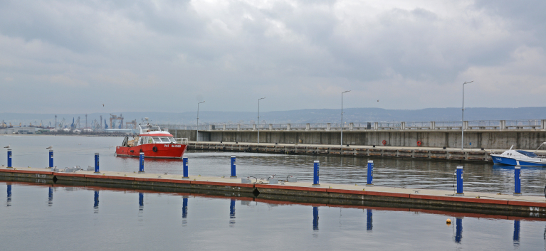 Рибарско пристанище "Карантината"