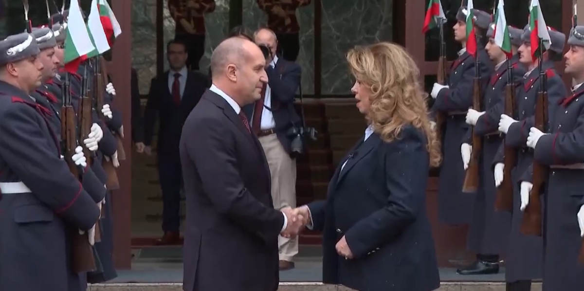 След девет години начело на държавата Румен Радев напусна президентската