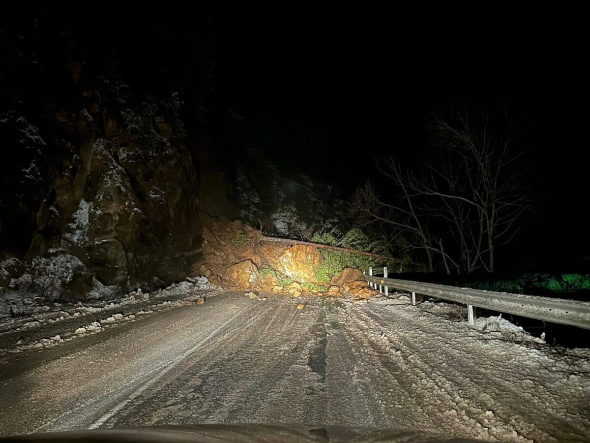 Частично е възстановено движението по път III 866 Стойките –