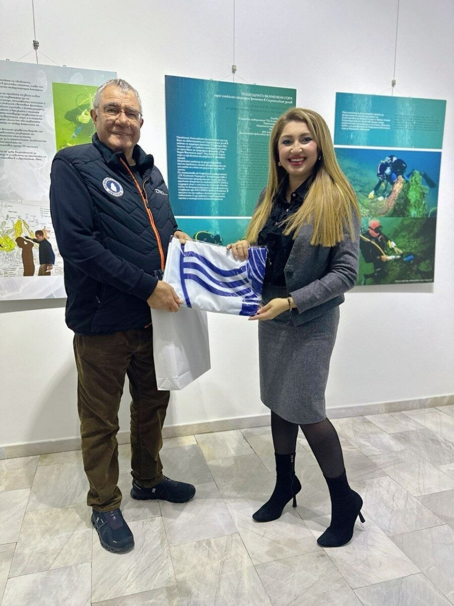 Знамето на Община Русе ще достигне до Антарктида по време