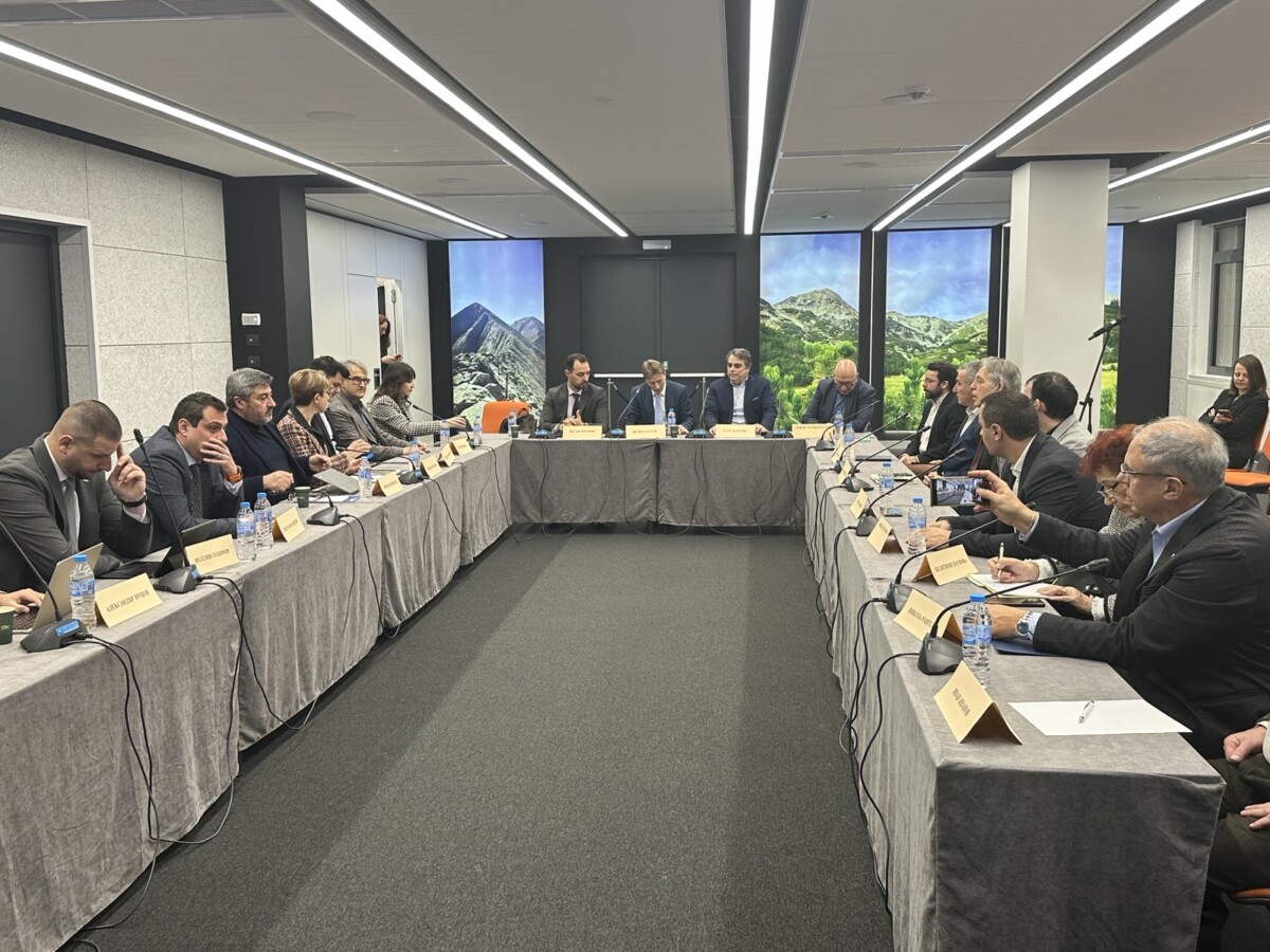 Трябва да поставим начало на една истинска дискусия как България