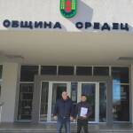 „Възраждане“ стартира процедура за местен референдум срещу бежански център в Средец Борис Аладжов и Александър Койчев от "Възраждане"