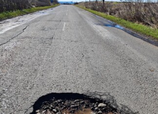 Дупка на пътя към Каблешково