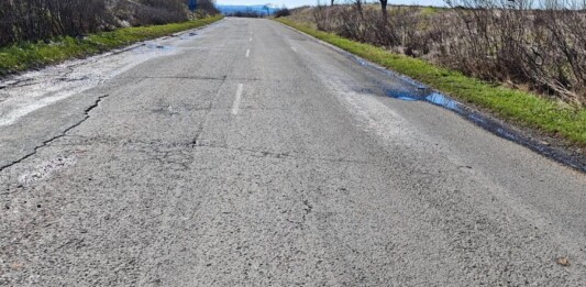 Дупка на пътя към Каблешково