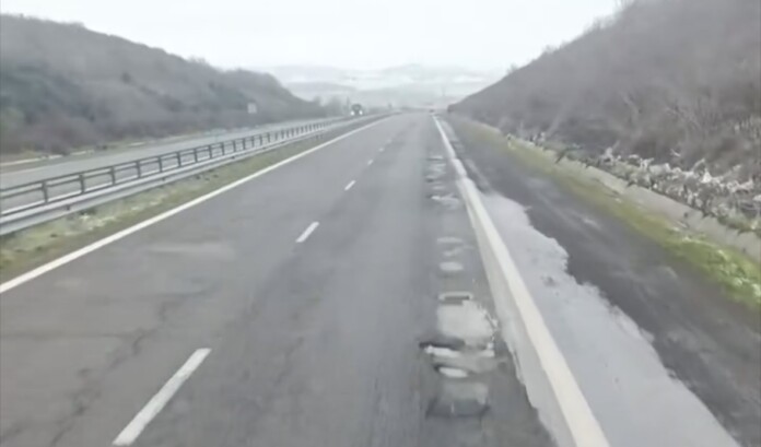 Дупки на АМ "Тракия" Дупки на АМ "Тракия"