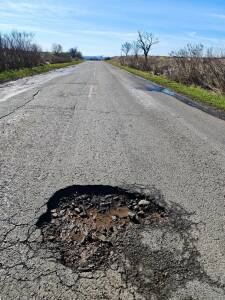 Каблешково се надига: Гражданите с подписка срещу огромните дупки по пътя от Бургас! 1 Дупките по пътя